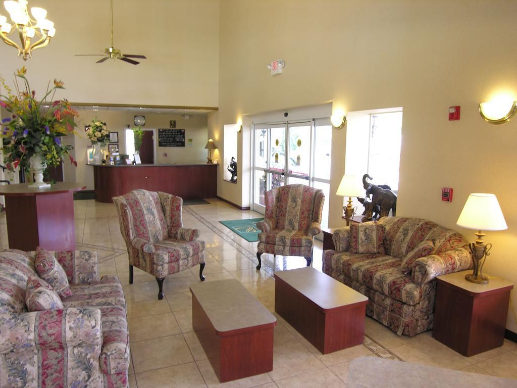 Quality Inn Zephyrhills-Dade City Interior photo